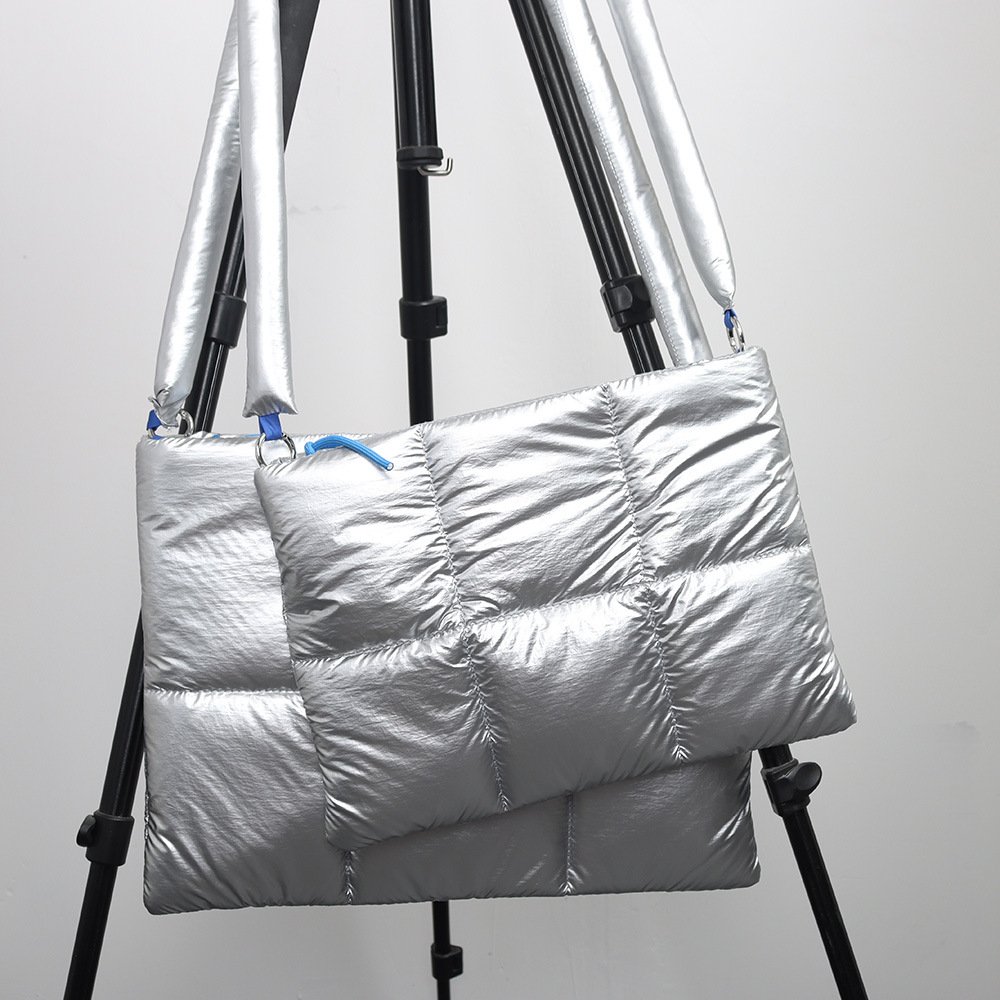 Zipper closure puffy laptop sleeve private label